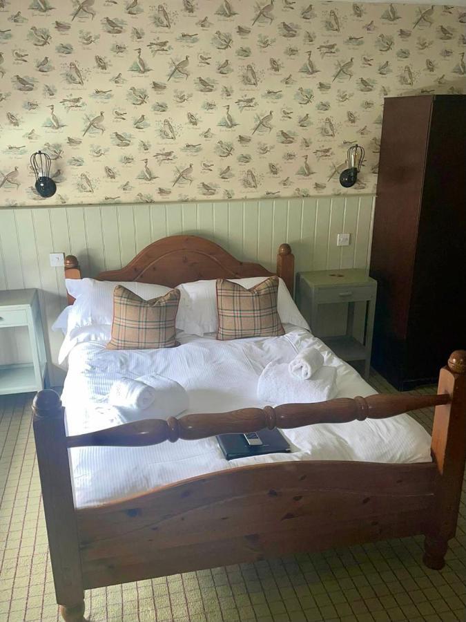 The Golden Pheasant Hotel Берфорд Екстер'єр фото